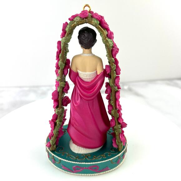 First Lady Jacqueline Kennedy Christmas Ornament, 1999 Jackie Kennedy by Carlton - Picture 4 of 9